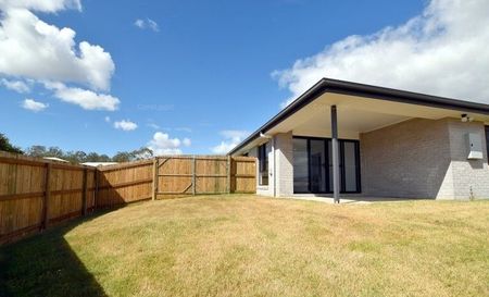 SPACIOUS, MODERN FOUR BEDROOM HOME - Photo 2