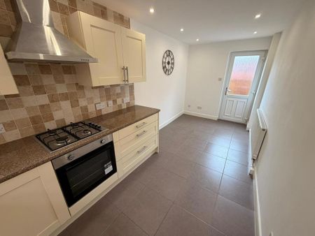 2 bedroom terraced house to rent - Photo 3