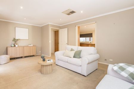 Great 4 Bedroom Home - Photo 2