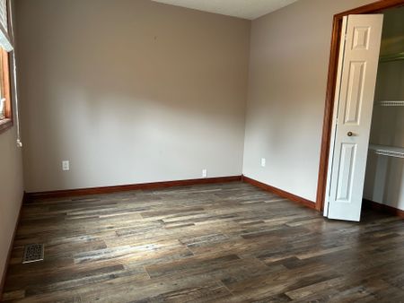 For Lease - 306 Mckellar Street, Strathroy-Caradoc, Ontario - Photo 3