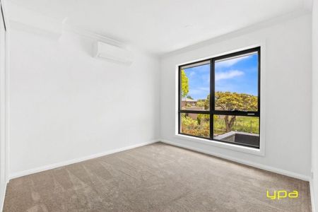 Brand New Spacious 4-Bedroom Home in Notting Hill - Photo 3