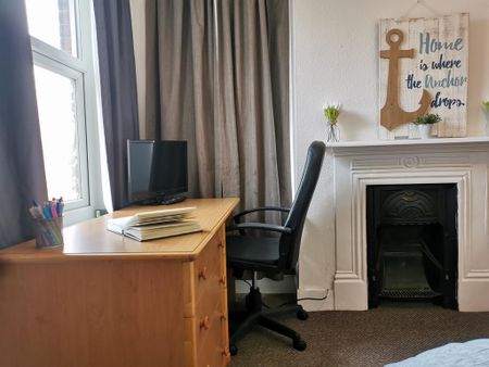 1 bedroom in a house share to rent - Photo 3