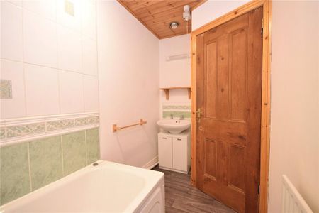 3 bedroom terraced house to rent - Photo 2