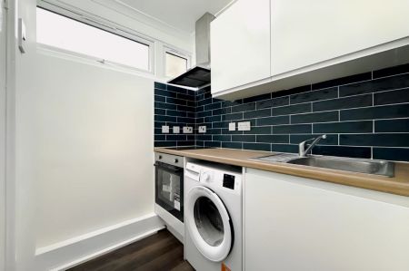 Studio, Flat 2, 20 - Photo 4
