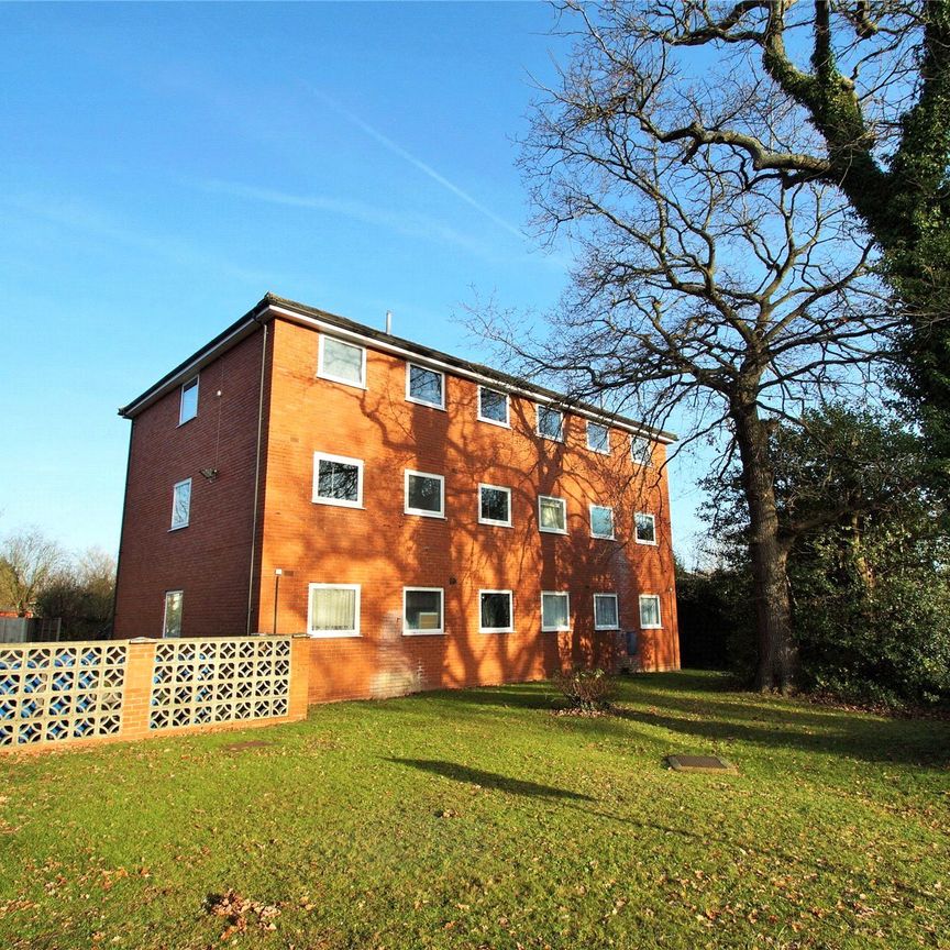 2 bedroom Flat in Brittain Court, Sandhurst - Photo 1