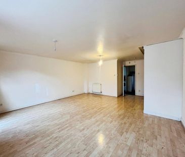 3 bedroom end of terrace house to rent - Photo 2