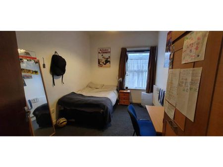 3 bedroom flat to rent - Photo 3