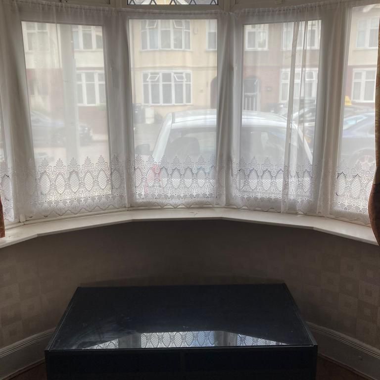 1 bedroom in a flat share to rent - Photo 1