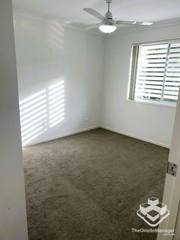 Townhouse - 3 bed, 2 bath, SLUG - Photo 3