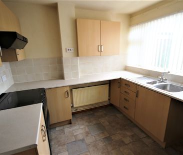 2 bedroom mid terrace to let - Photo 3