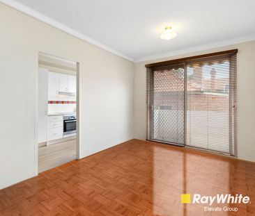 Well-Maintained Apartment in Prime Location with Balcony & Parking - Photo 5