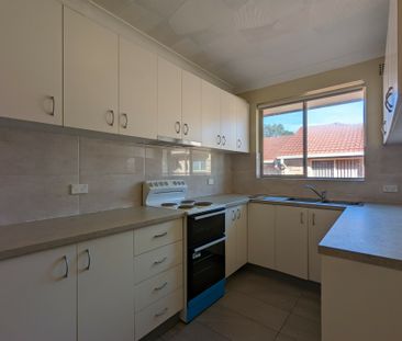 Two Bedroom Apartment with Lock-up Garage - Photo 3