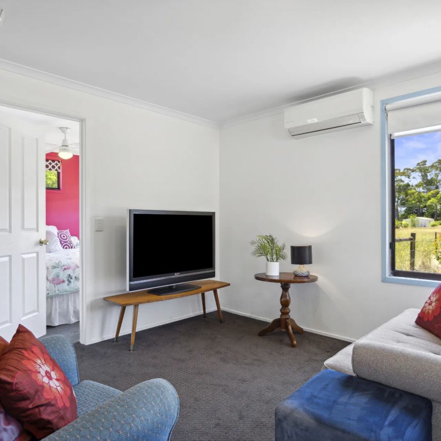 Charming Cottage in the heart of Trentham - Photo 1