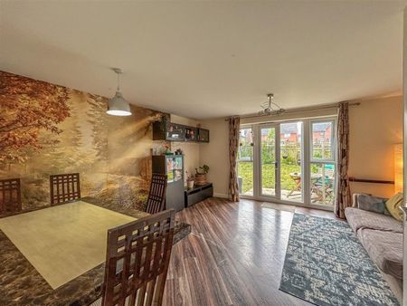 3 Bedroom House - Semi-Detached - Photo 2