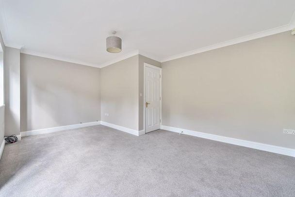 4 bedroom terraced house to rent - Photo 1