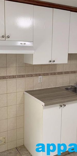 Montréal-Est – Grand logement 5 1/2 à louer - Photo 1
