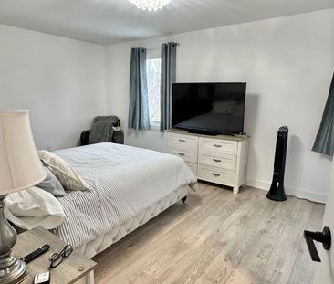 For Lease - 735 Pam Crescent Unit# Main&2nd, Newmarket, Ontario - Photo 3