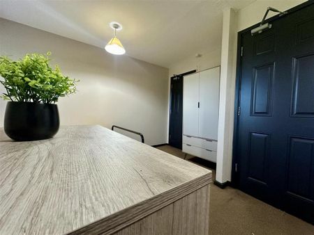 1 bedroom in a house share to rent - Photo 5