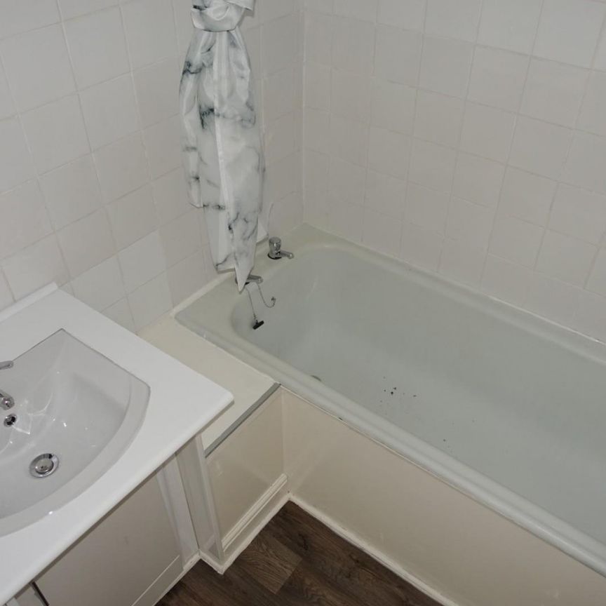 1 bedroom Flat To Let - Photo 1