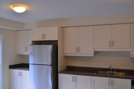 For Lease - 570 Laking Terrace, Milton, Ontario - Photo 3