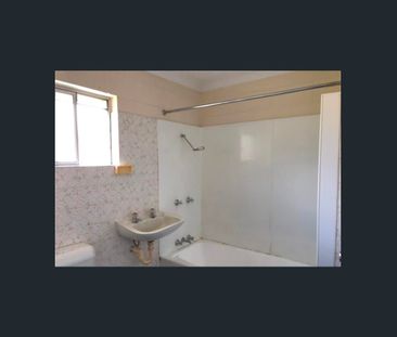 5/36 Clayton Street, Hermit Park, Qld 4812 - Photo 2