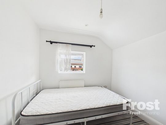 Staines Road, Feltham,TW14 - Photo 1