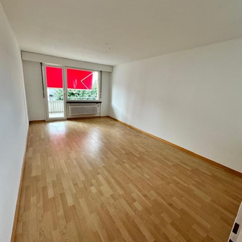 "Top attraktive, aufgefrischte 3.5-Zimmerwohnung!" - Photo 1