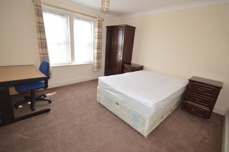 6 bedroom detached house to rent - Photo 3