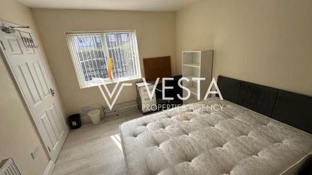 4 bedroom terraced house to rent - Photo 4