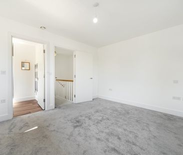 Terraced House to rent - Cottonwood Close, Orpington, BR6 - Photo 3