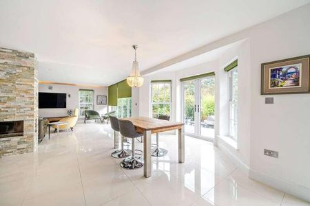 Walkers Ridge, Camberley, GU15 - Photo 2