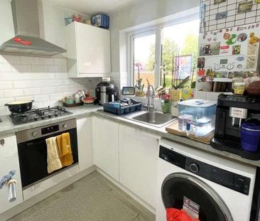 Woking, Surrey, GU21 - Photo 4