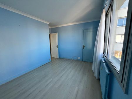 Location Appartement 3 pièces 76m² NIORT 79000 - Photo 4