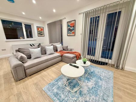 4 Bed Semi-Detached House, Rose Green, BS5 - Photo 4