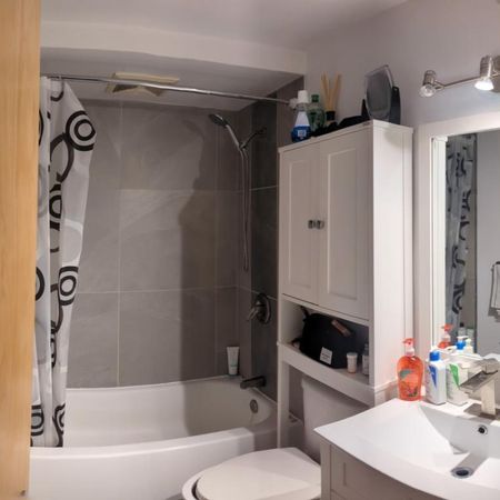 Très beau 4 1/2 rénové à proximité du Cégep de Limoilou. - Photo 4