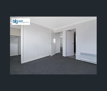 Modern 3-Bedroom Townhouse in a Prime Cranbourne West Location - Photo 5