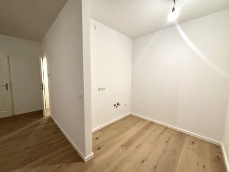 1190! Generalsanierte 2-Zimmer Wohnung mit neuer Küche ab Dezember 24! - Photo 2