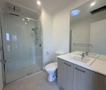 Brand New Modern Family Home – Move In & Enjoy! - Photo 3