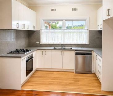 4 bedroom home in quiet Balwyn location - Photo 2