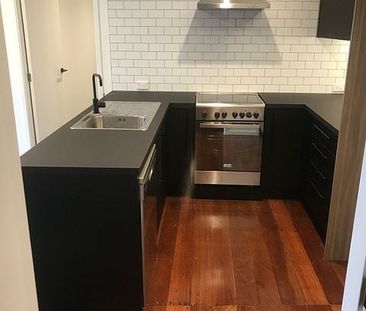 2 Bedroom Kelburn Apartment with Deck - Photo 6