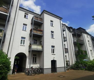 Plagwitz, ruhig gelegene 2-Zimmerwohnung im Dachgeschoss mit Balkon! - Foto 1