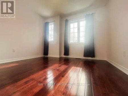 16 SILVERDALE ROAD N - Photo 2