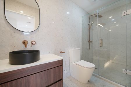 Designer 5 Bedroom Home Hillsborough - Photo 4