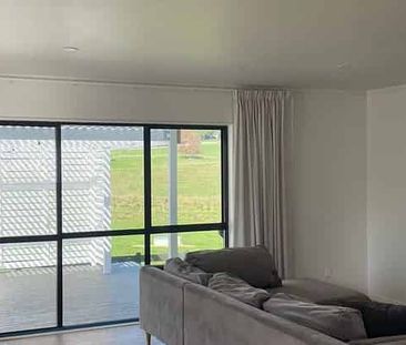 Newly renovated cottage with rural views - Photo 4