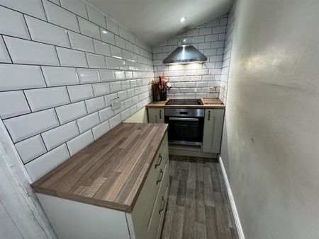5 bedroom end of terrace house to rent - Photo 4