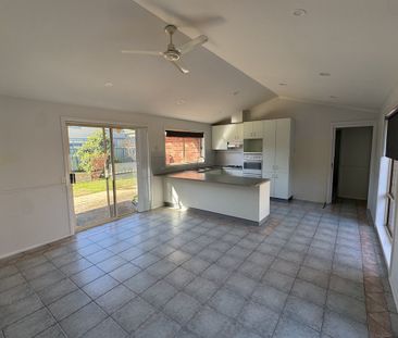 Low Maintenance 3 Bedroom Home - Photo 4