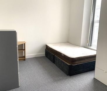 6 bedroom flat to rent - Photo 4