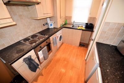 2 bedroom House in Glossop Street, Leeds - Photo 4