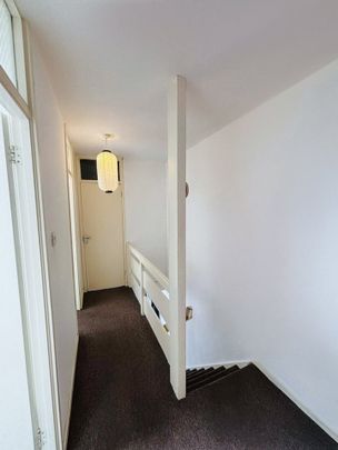 Room in a Shared Flat, Guildford Road, SW8 - Photo 1