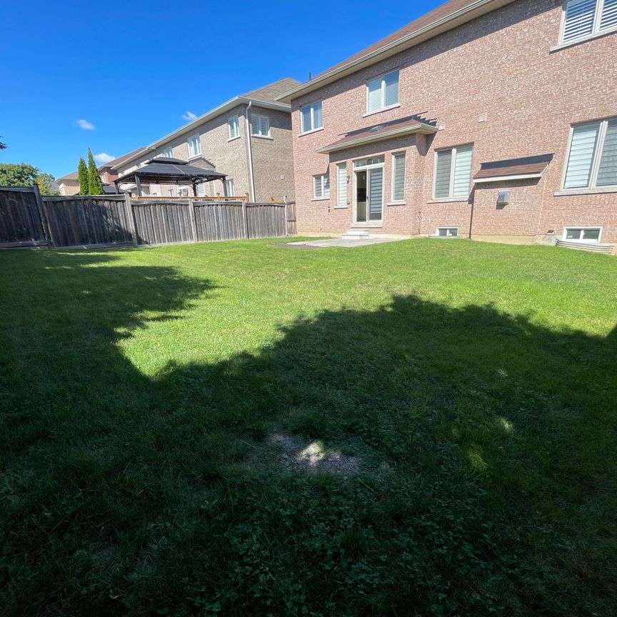 For Lease - 22 Greenforest Grove, Whitchurch-Stouffville, Ontario - Photo 1